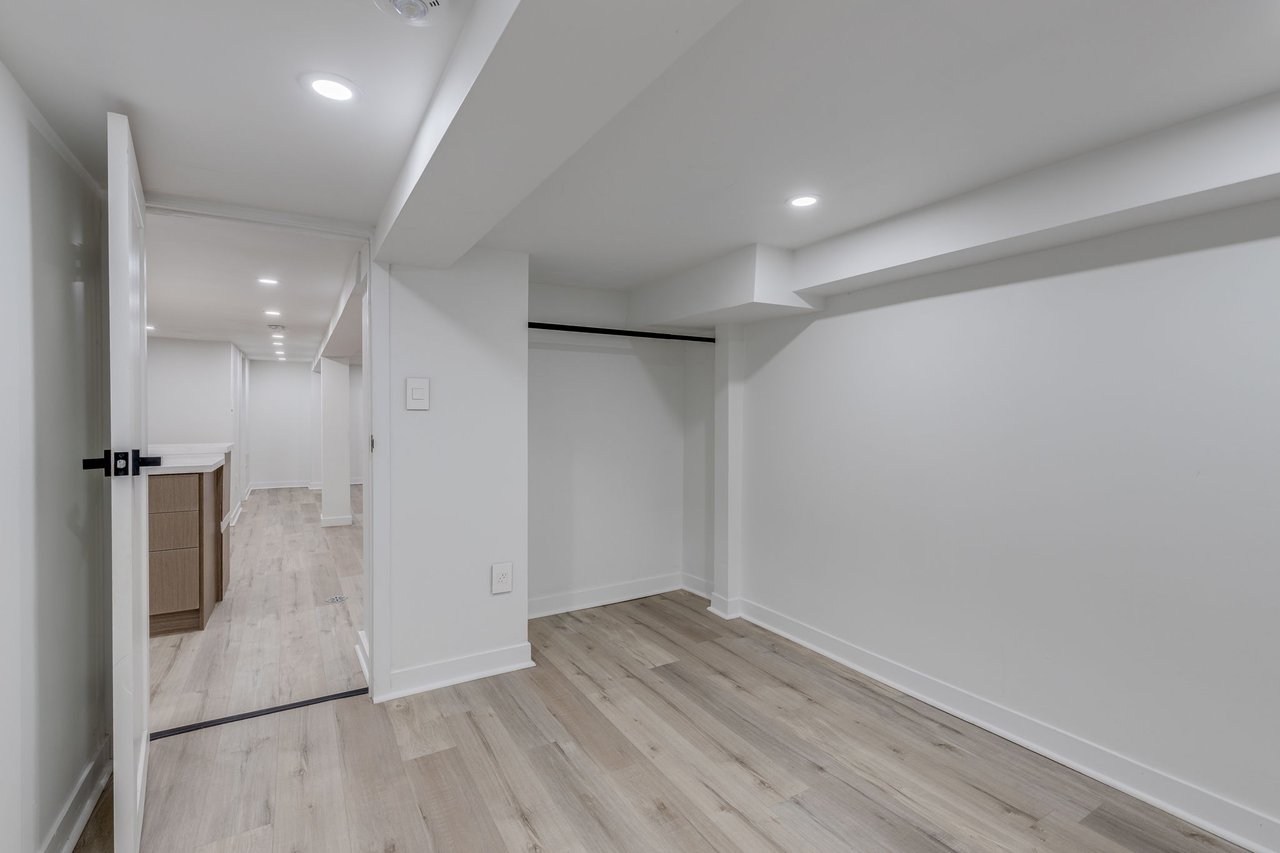 120 Glenlake Ave, Basement