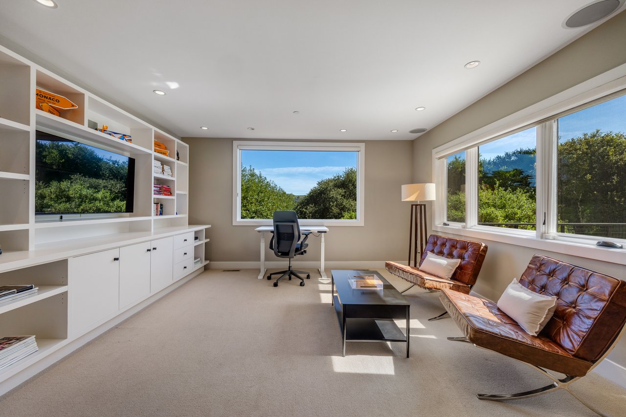 Chic and Stylish on Belvedere Island