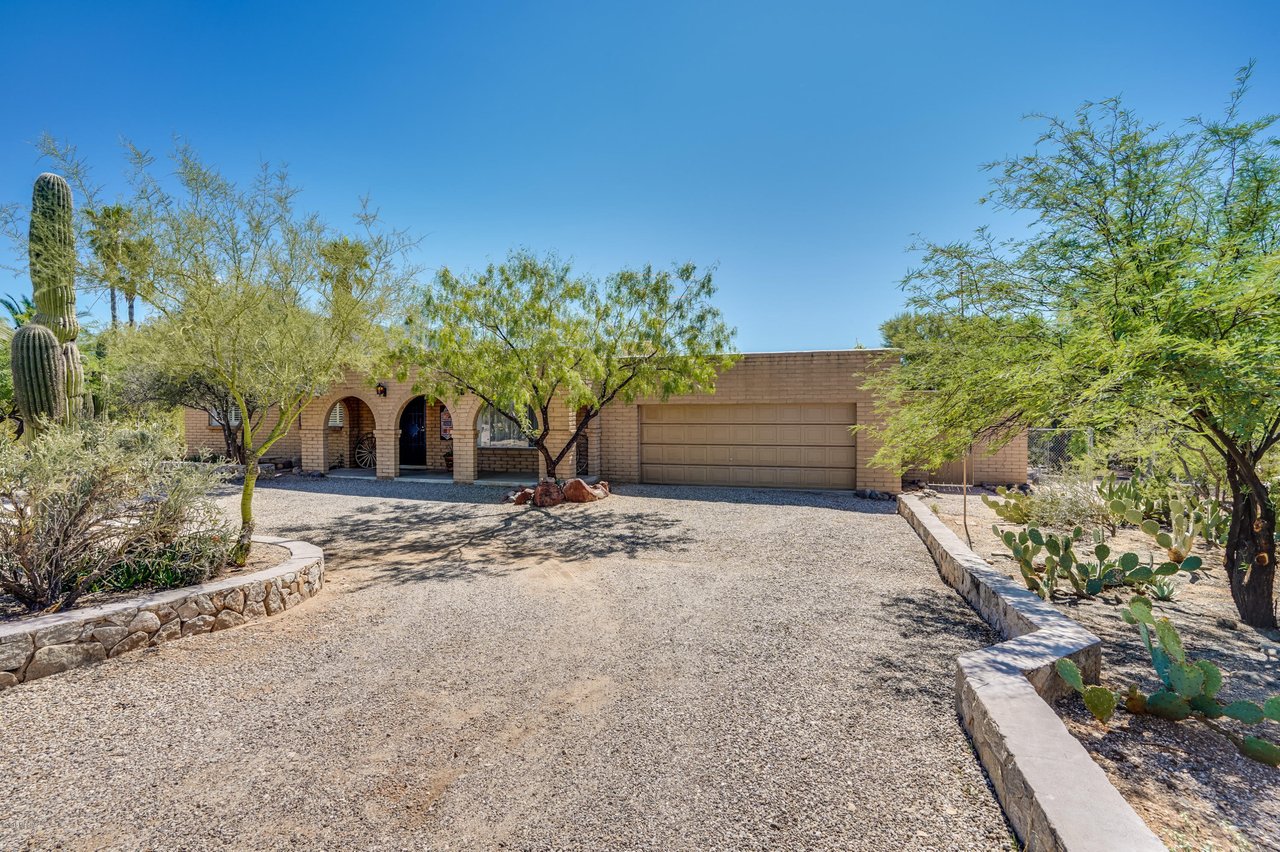 1129 W Fern Dr