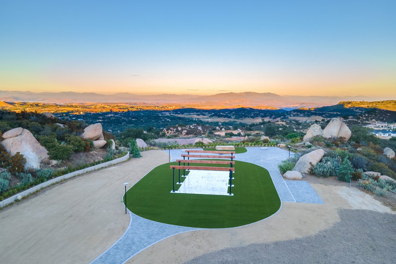 41612 Avenida de Encanto