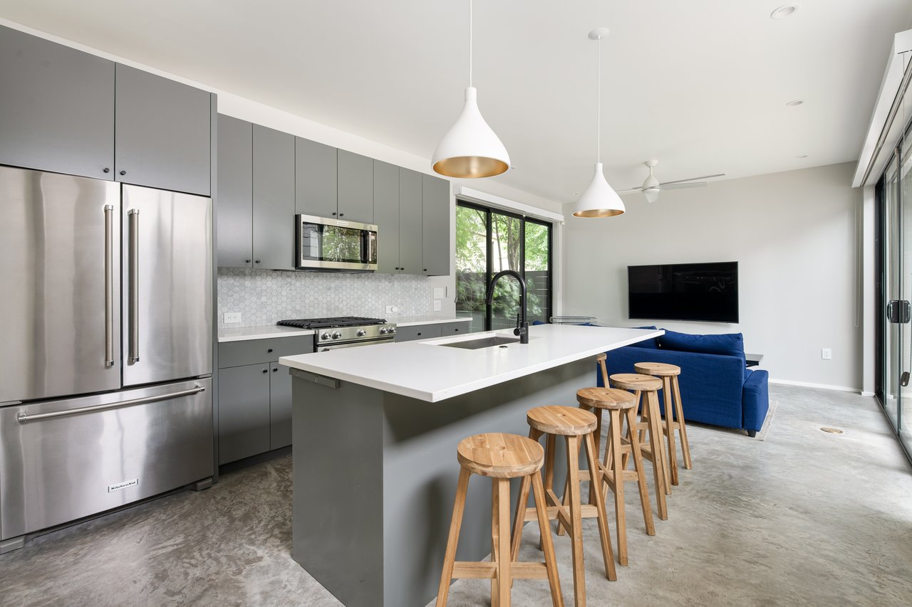 404 W Milton