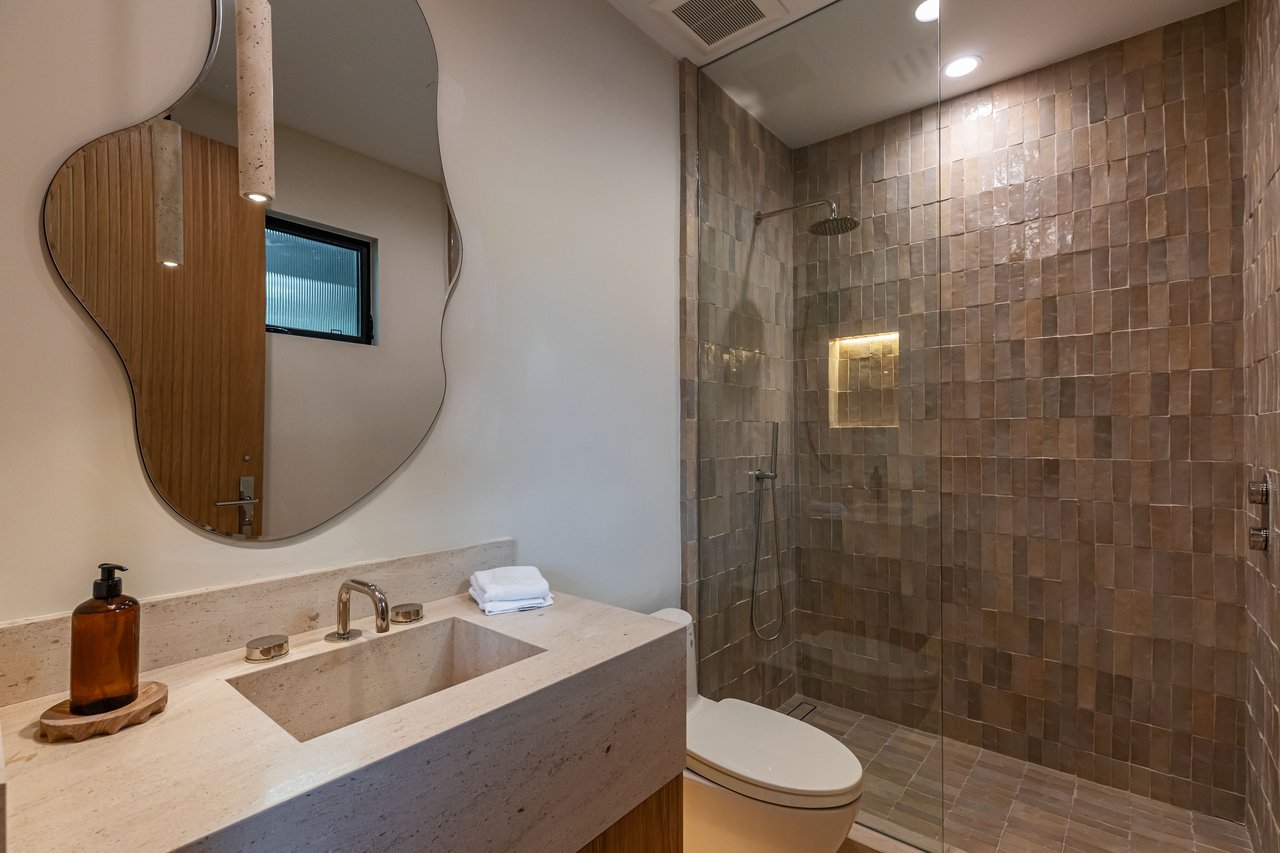 1705 Carla Ridge, Beverly Hills