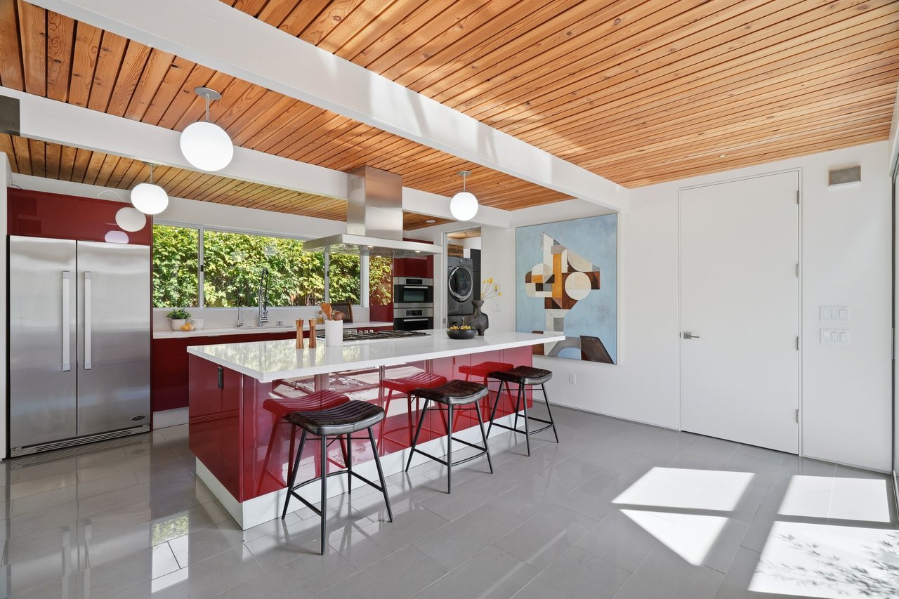 1109 Lorne WAY