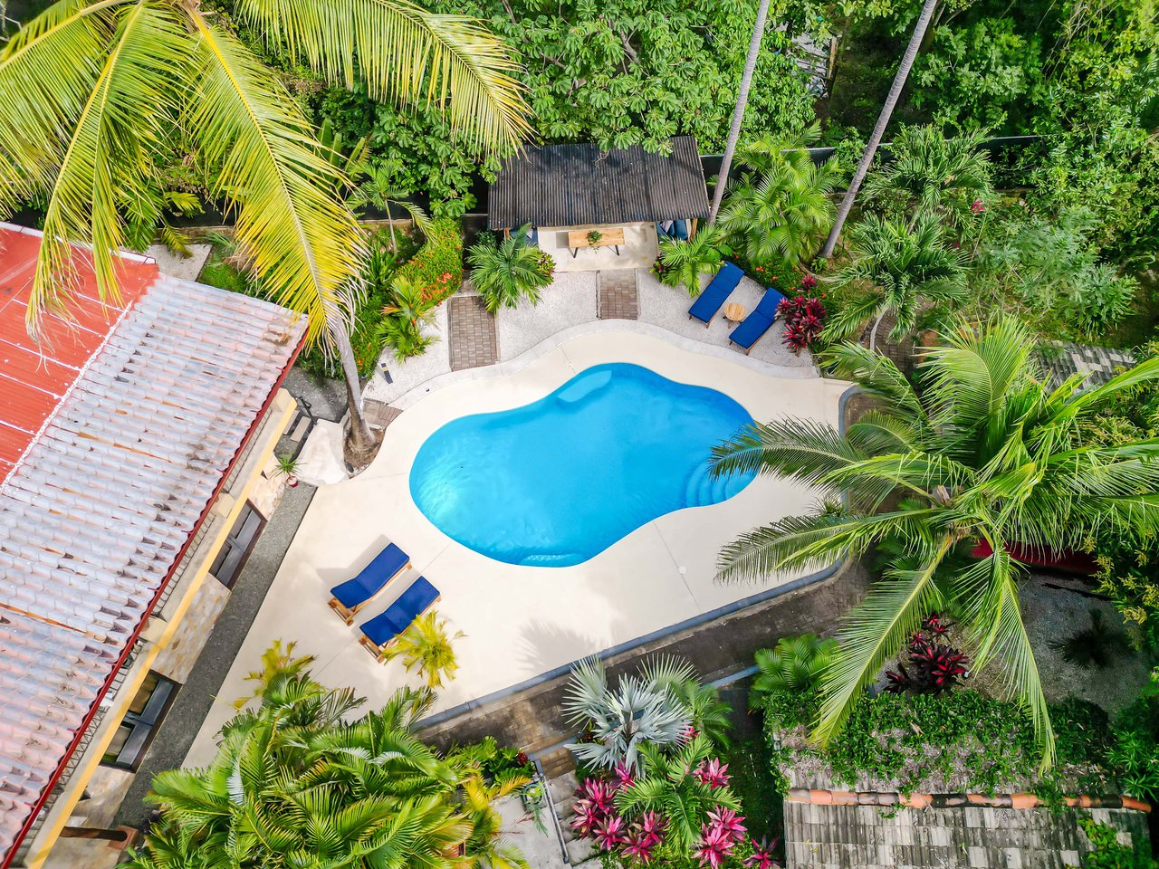 Cornett Retreat | Multi-Unit Colonial Compound 10 Mins to Playa Grande