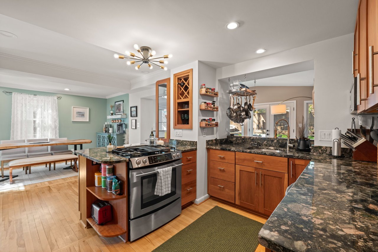 Crown Jewel of Jefferson Manor - 1/2 mile to Metro