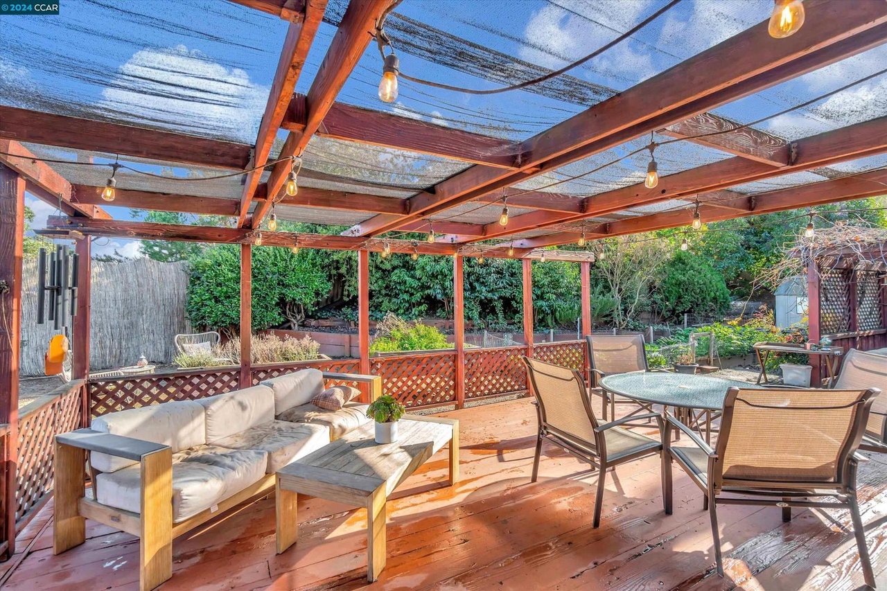 2216 Bristlecone Dr