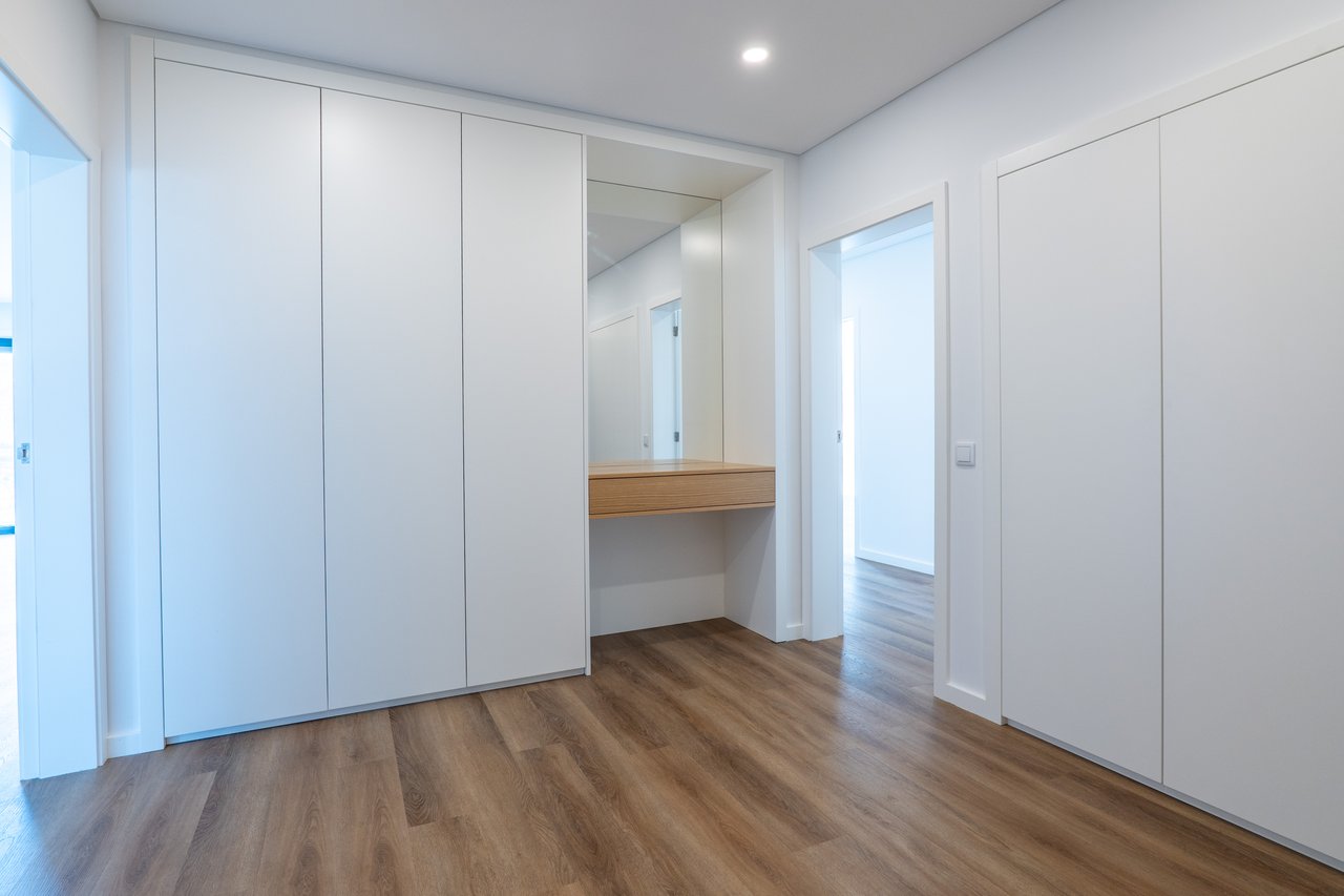  3-Bedroom Villa with Private Garage near Porto