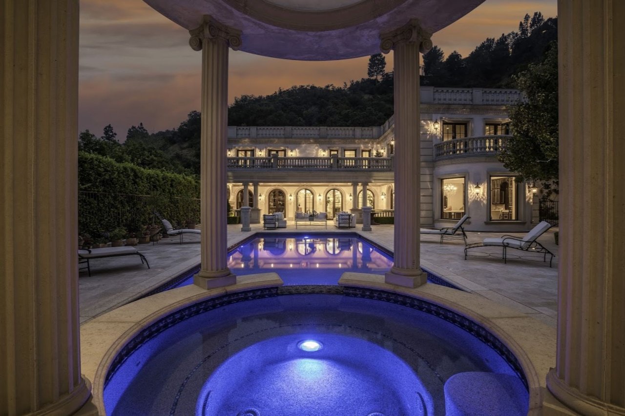 1714 Stone Canyon