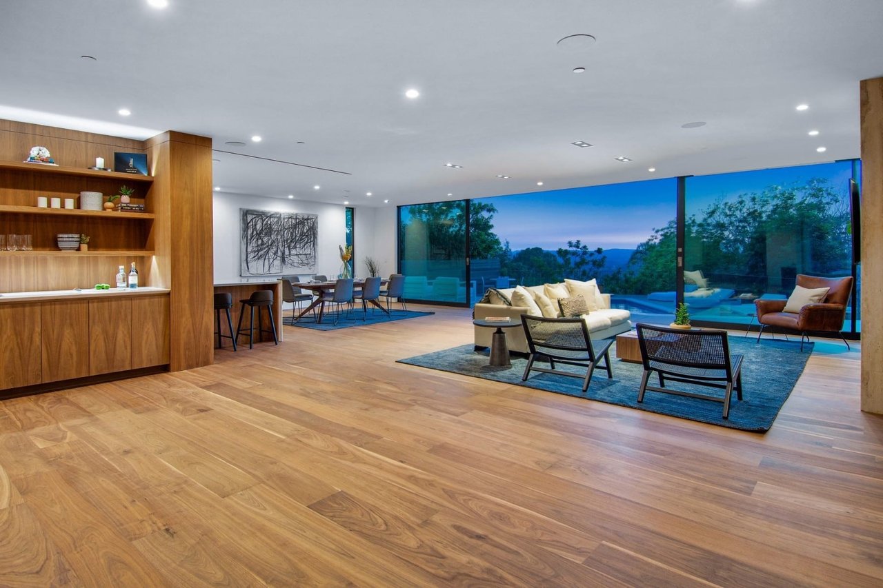 9040 Alto Cedro Drive
