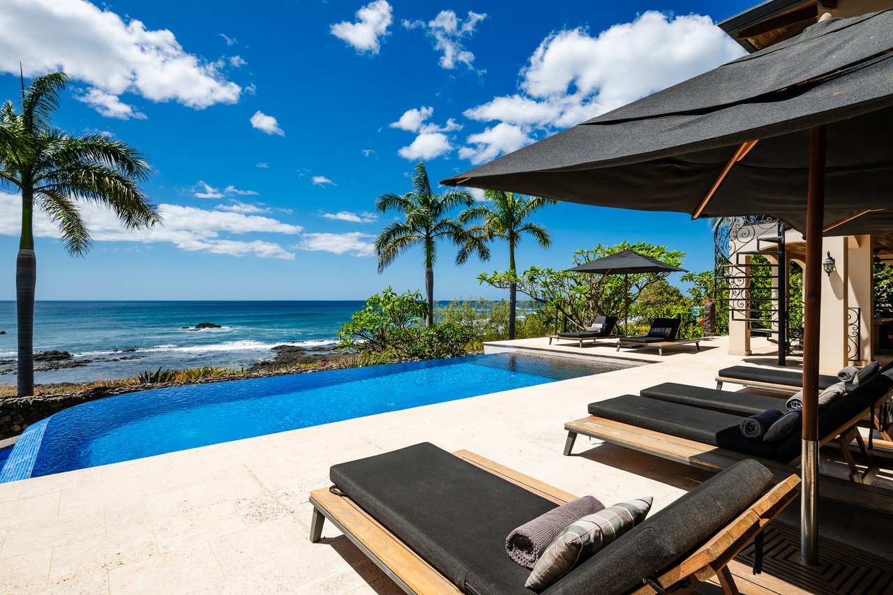 Villa Esperanza Beachfront | Near the Coast and Oceanfront House For Sale in Playa Negra