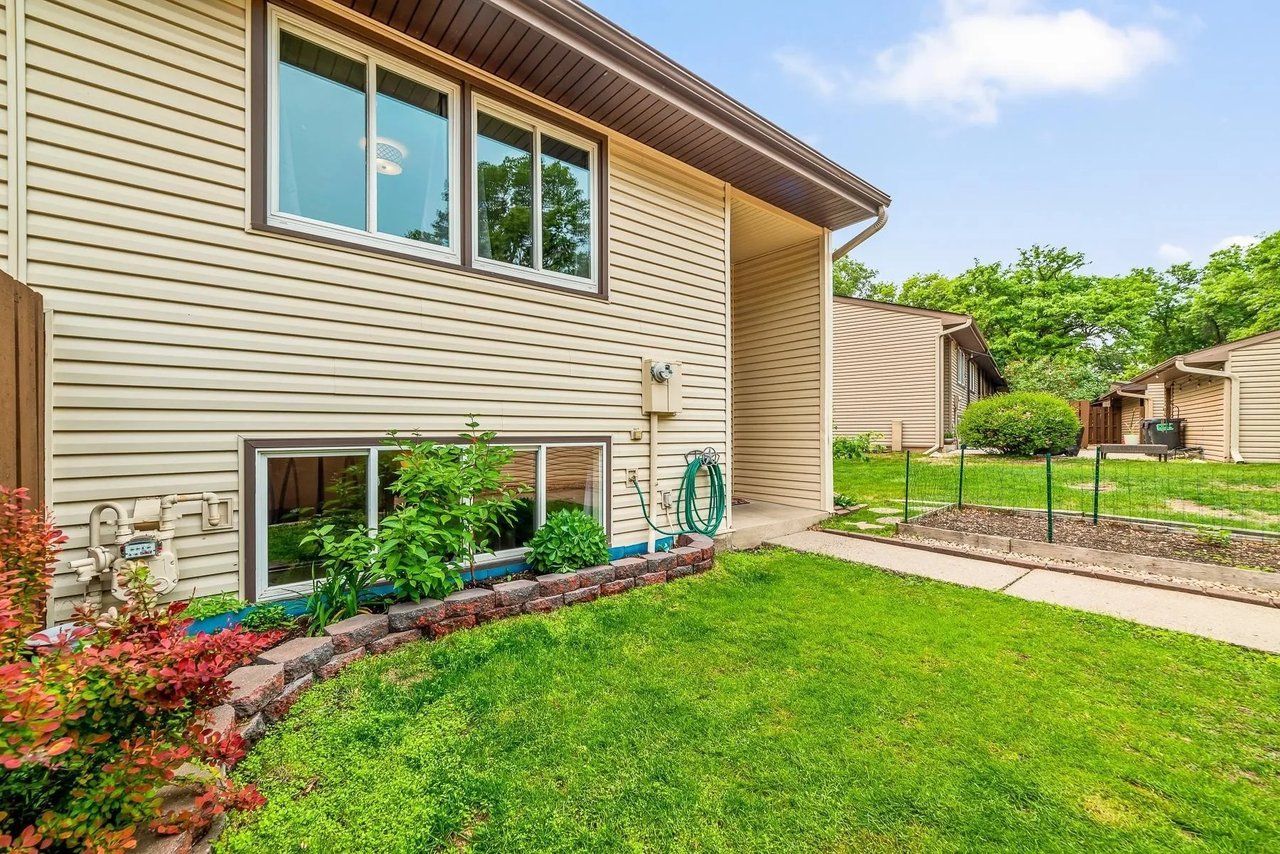 172 River Woods Ln