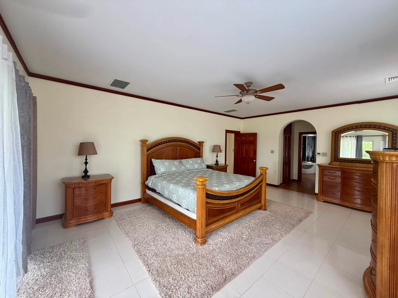 1152 Mount Healthy 3 Bedroom Apartment