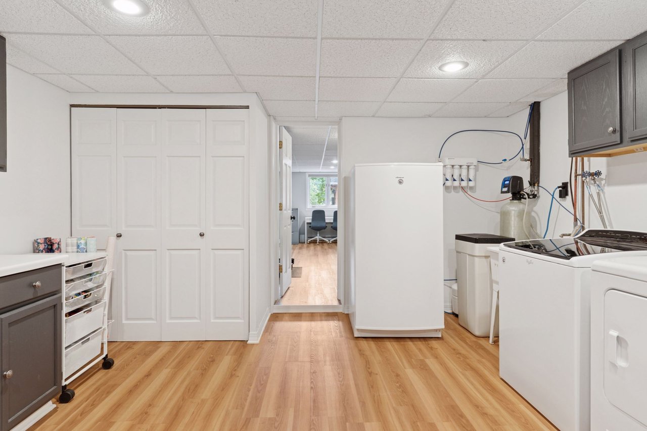 *PENDING* 4516 Vandervork Ave, Edina