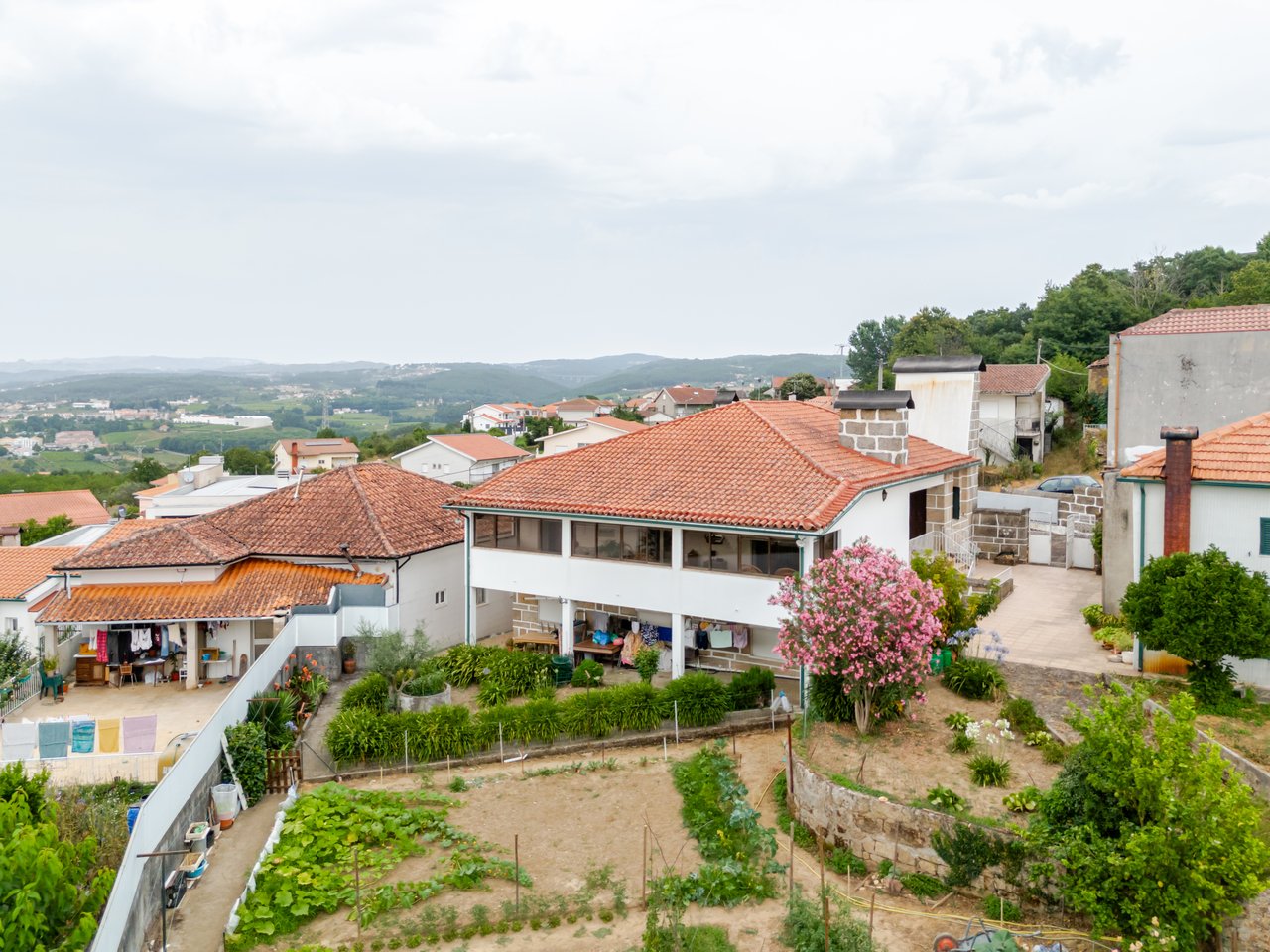 Rustic Four-Bedroom House with Private Land in Folhadela, Vila Real