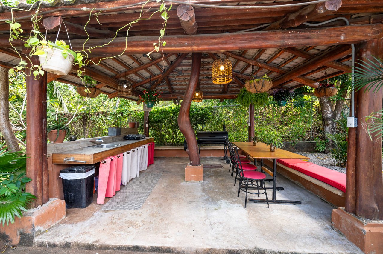 Cornett Retreat | Multi-Unit Colonial Compound 10 Mins to Playa Grande