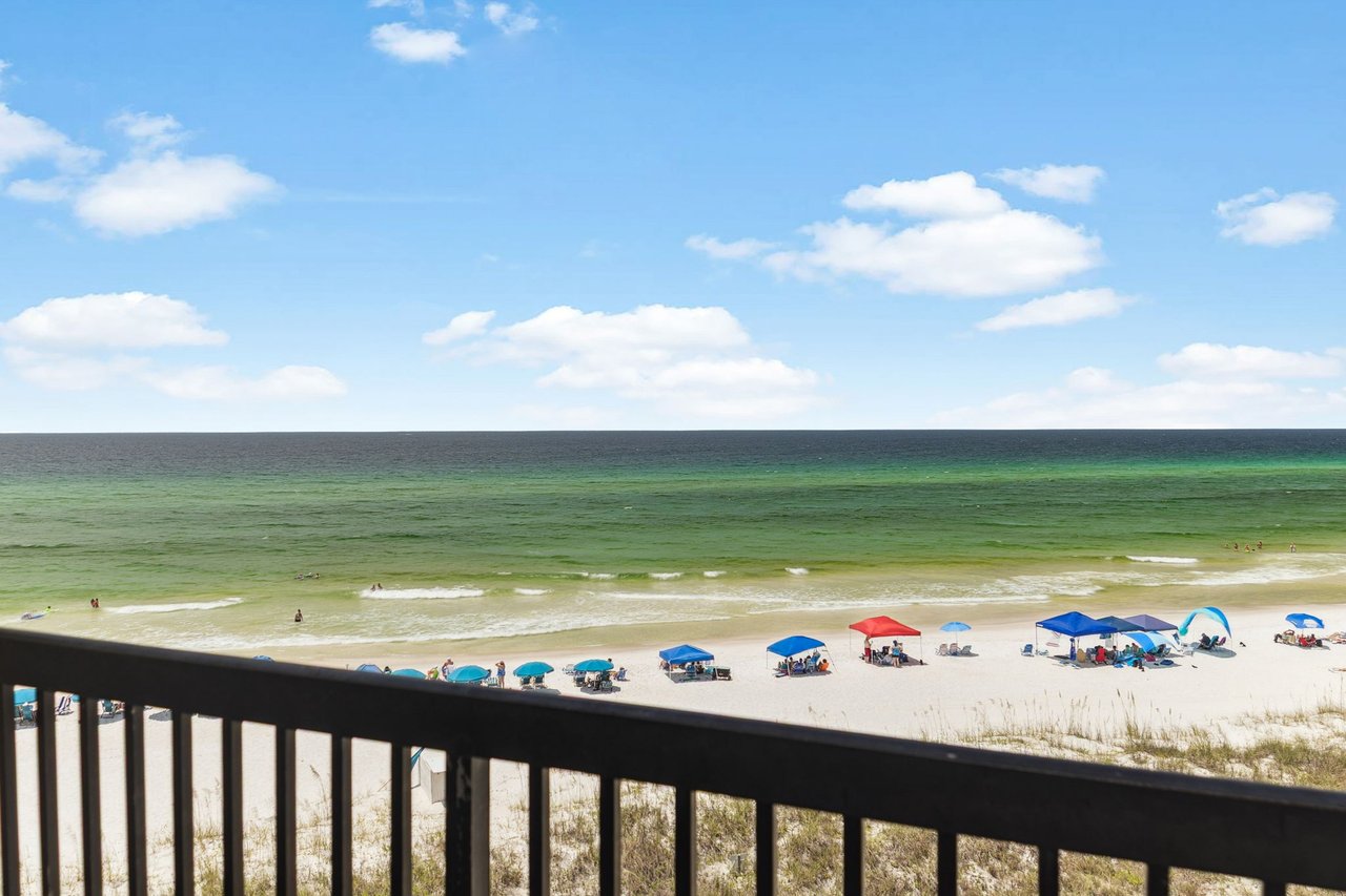 Pinnacle Port Condominium