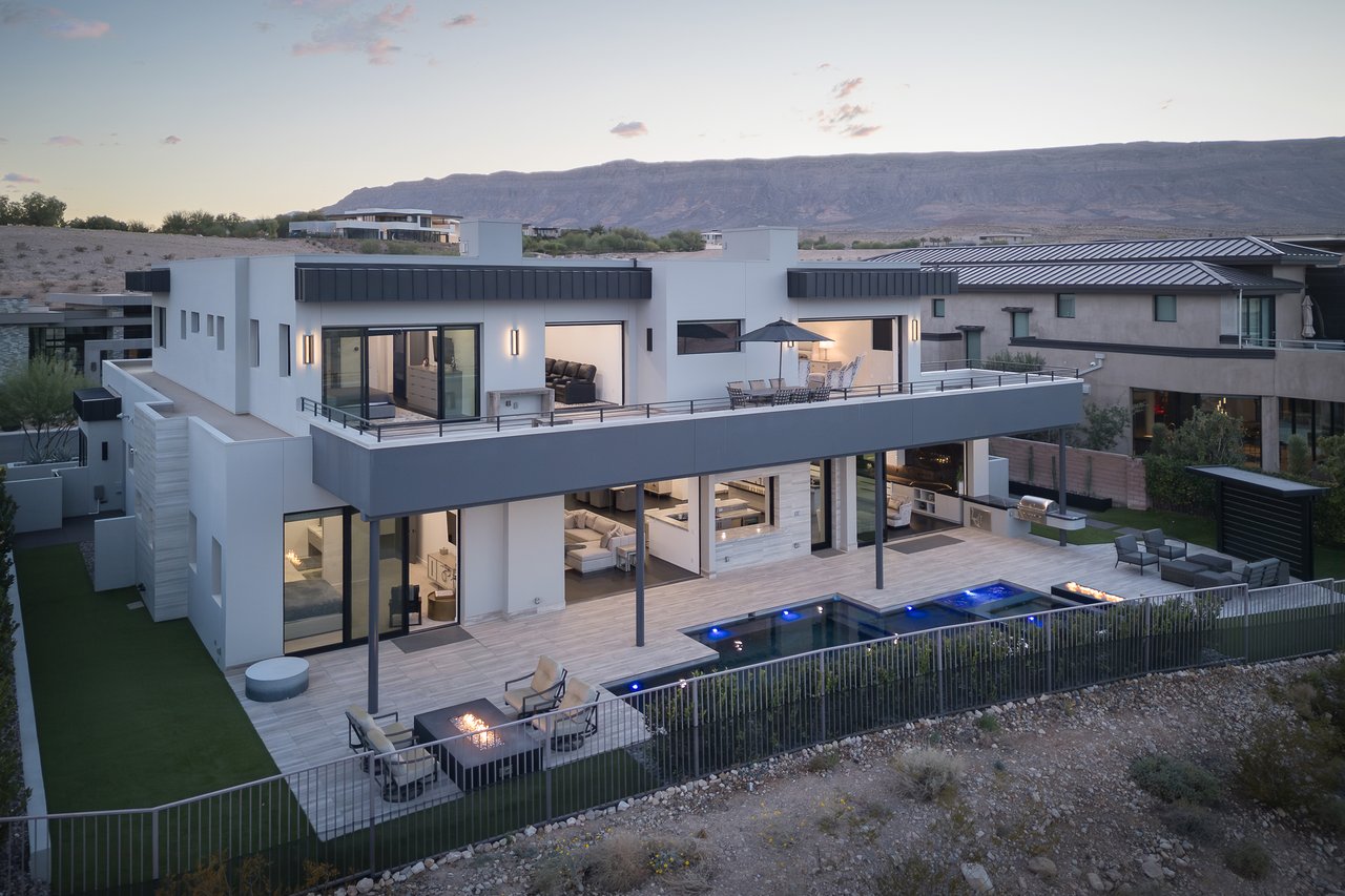 34 Sun Glow Ln, Las Vegas, NV 89135