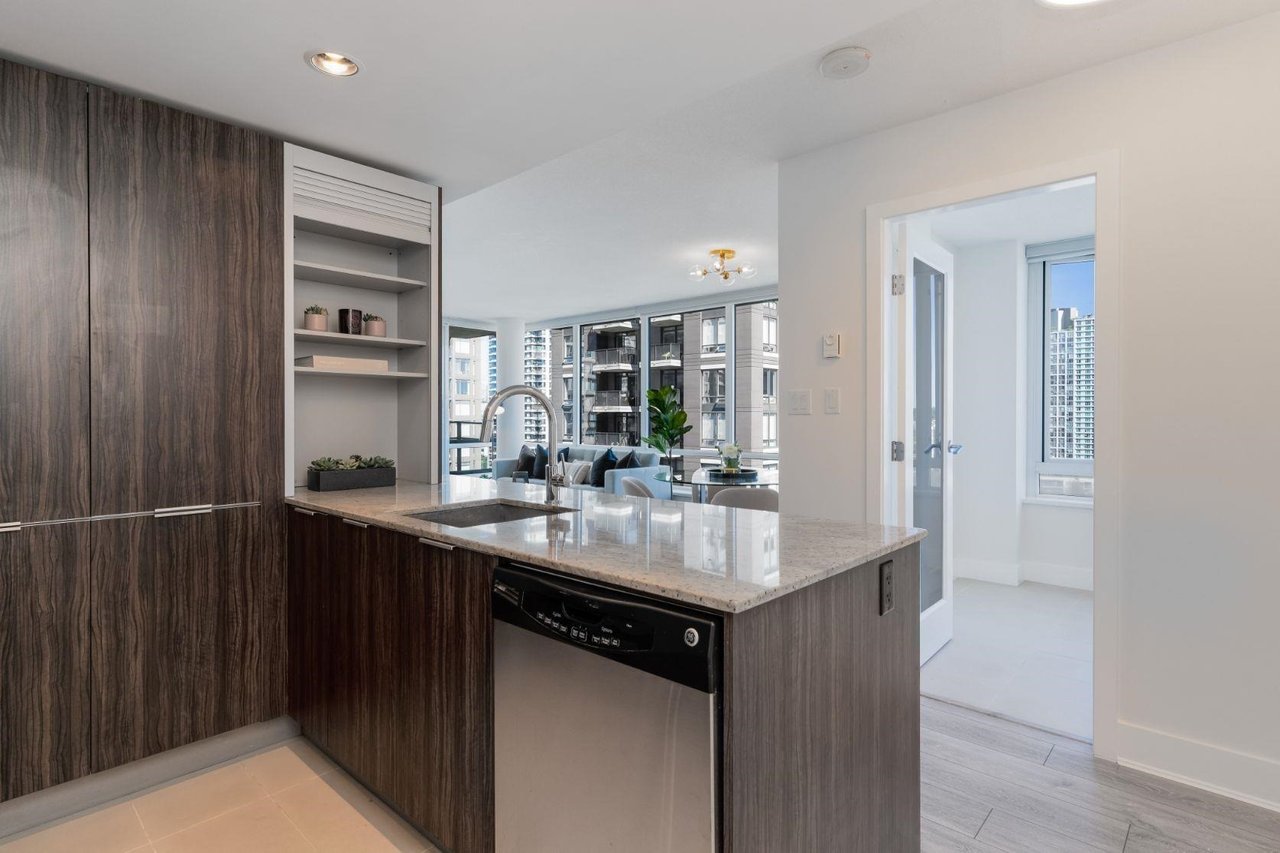 1088 Richards St, #1208
