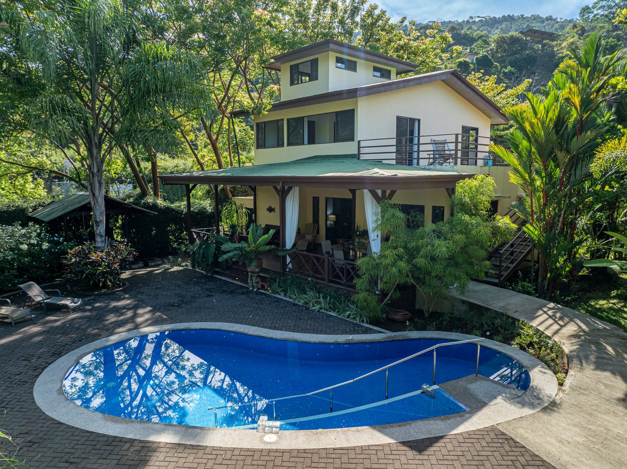 0.50 ACRES – 5 Bedroom Riverfront Modern Home, Walking Distance To Dominical!!!