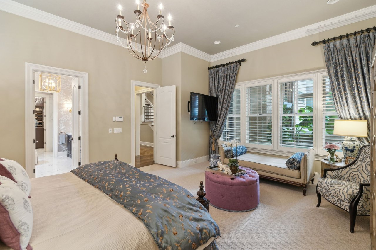 1025 Falling Leaf Cir