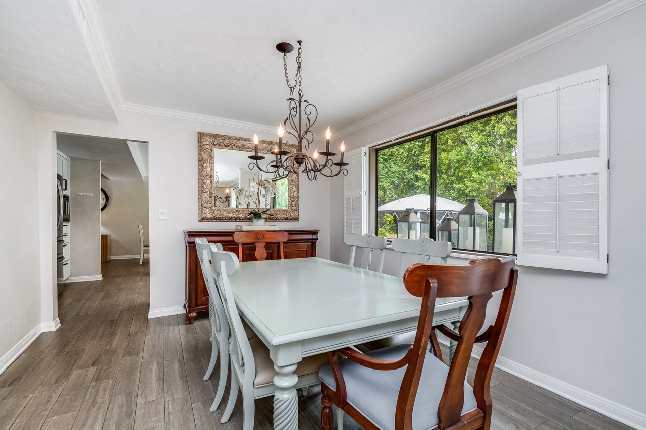 24417 Clipstone St, Woodland Hills 