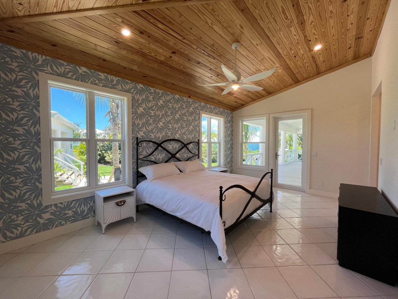 Sunnyside, Treasure Cay 