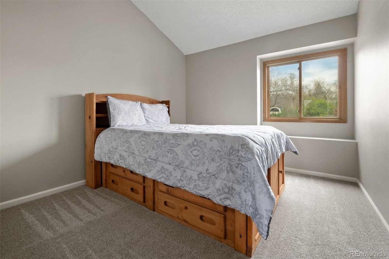 9911 Perry Ct