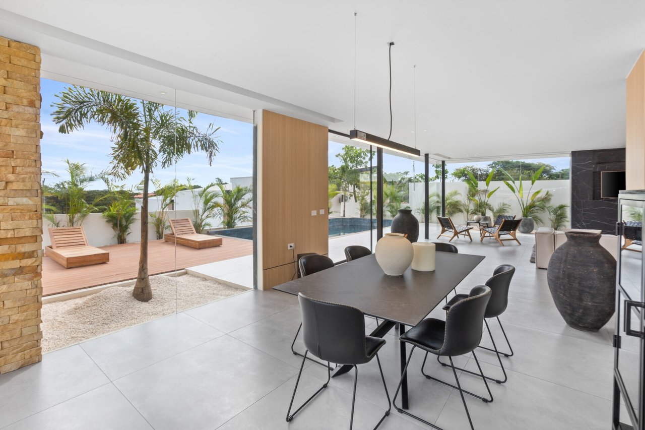 Villa Juba | Contemporary 4-Bedroom Villa with Mono Loco Beach Club Membership in Tamarindo