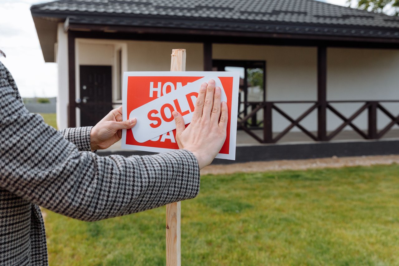 This Is The Best Week Of The Year To Buy A Home — And It Could Save You An Estimated $14K, New Report Shows