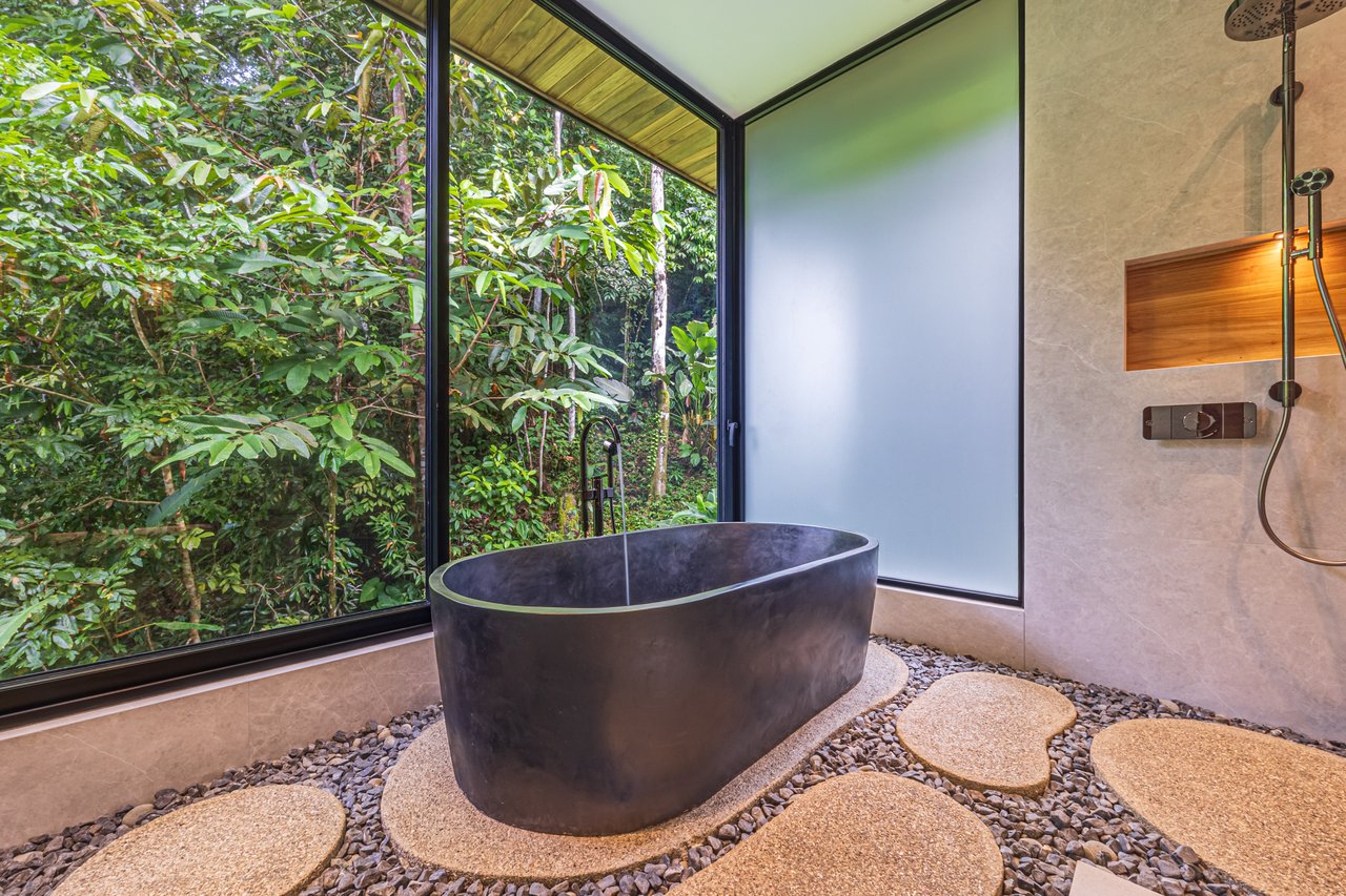 Casa Koules – Architectural 5-Bedroom Oceanview Estate in Prestigious Costa Verde Estates