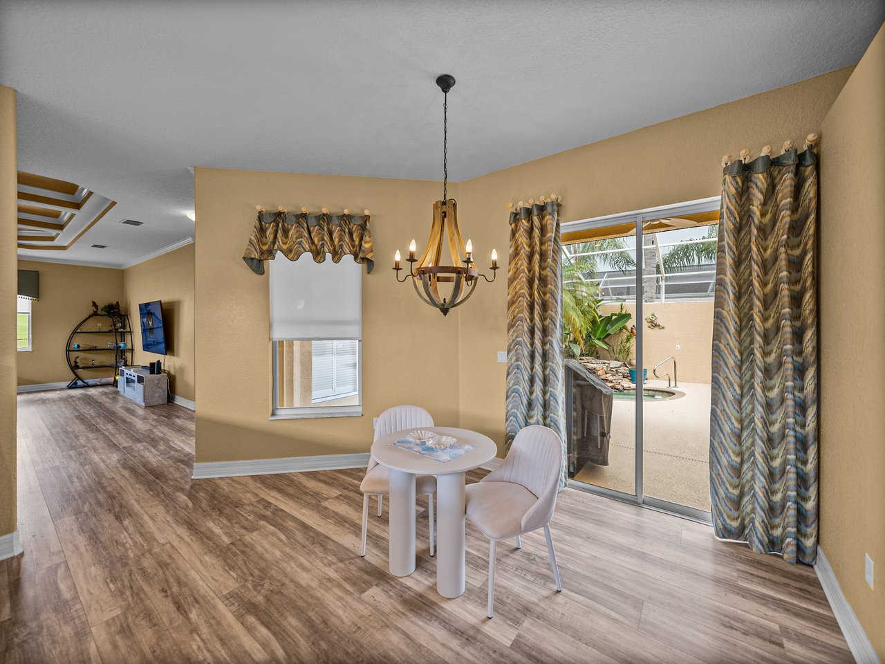 12413 WOODLANDS CIR
