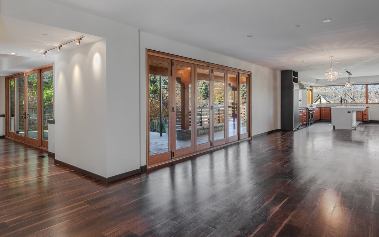 437 University Avenue