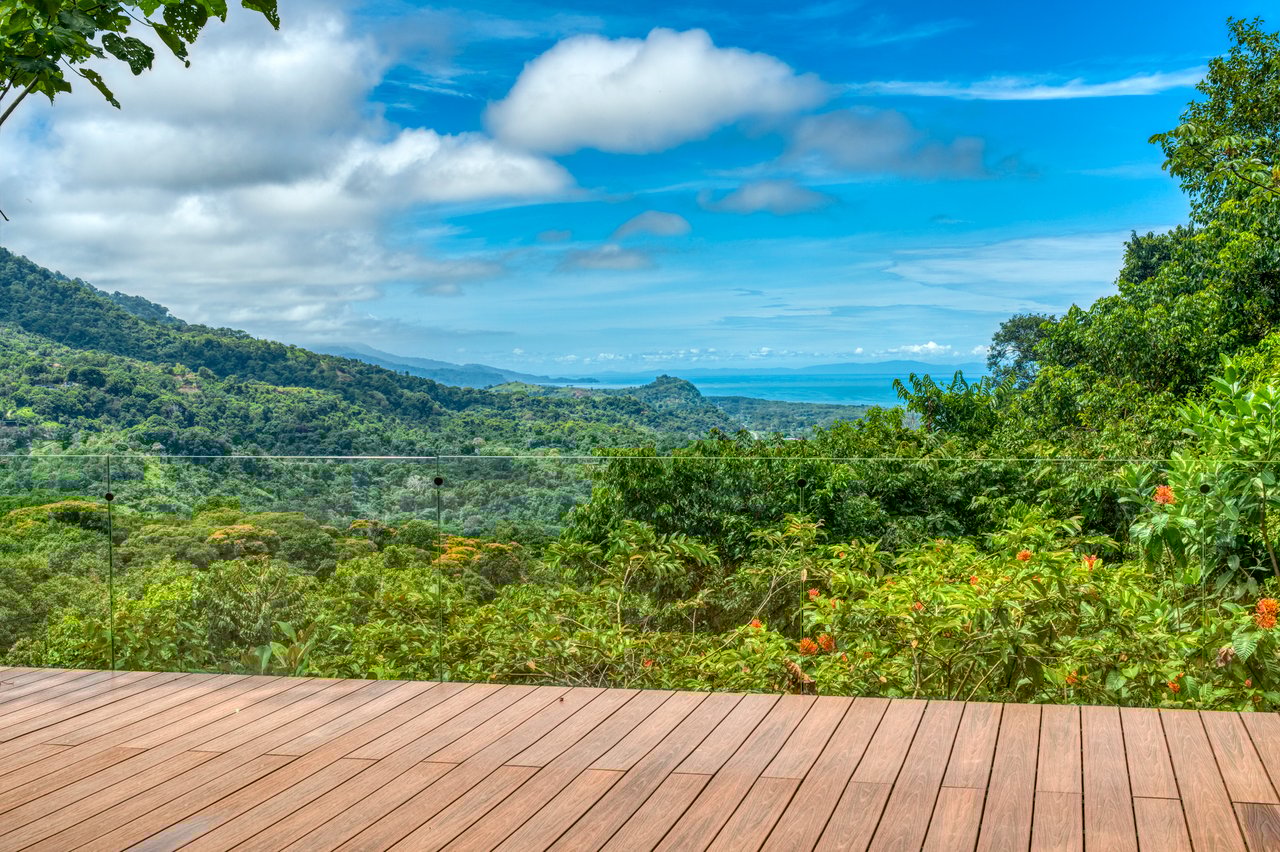 Casa Nueva Vida with Ocean Views & Dual Edge Infinity Pool