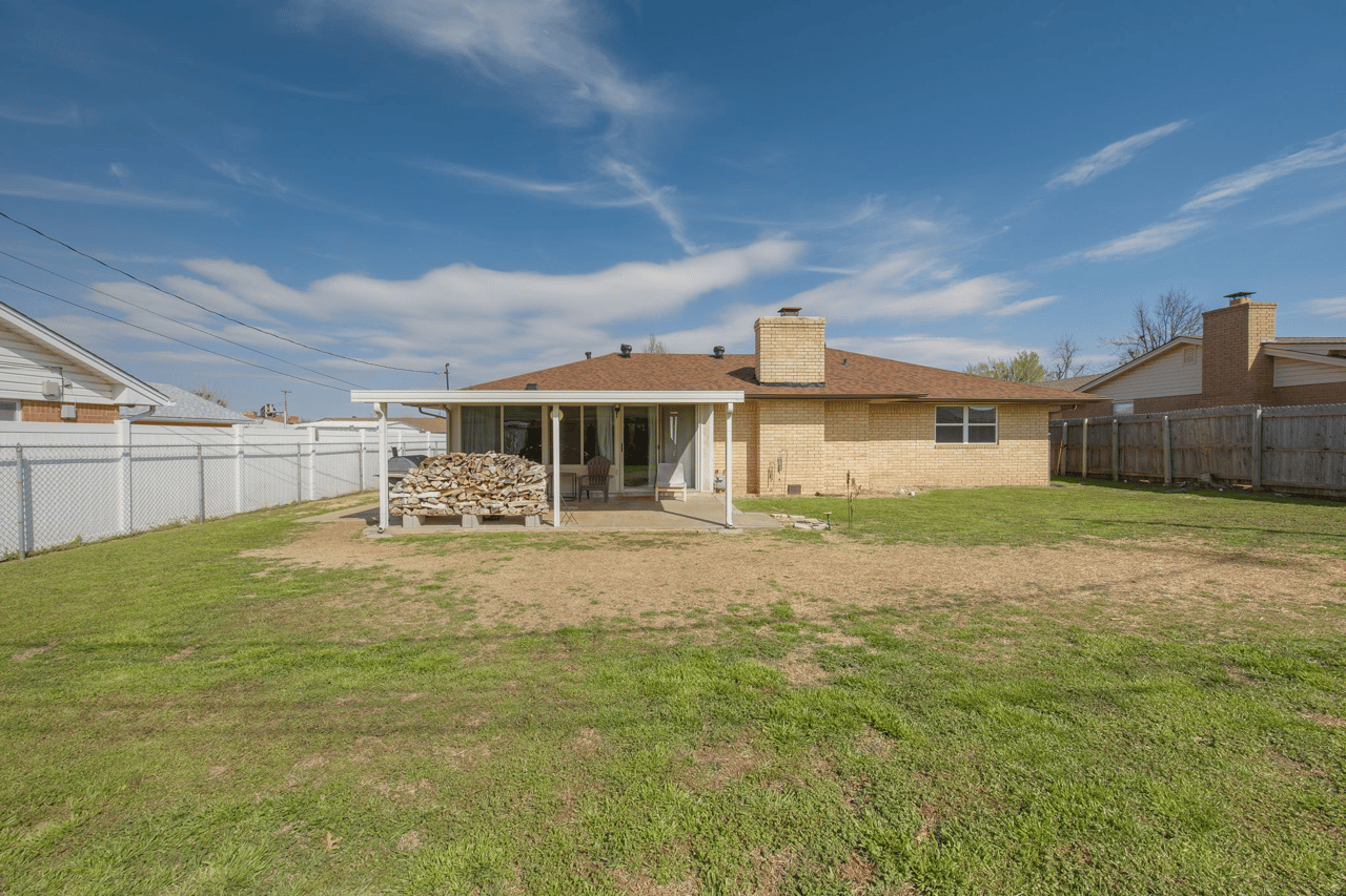 Just Listed: Lovely & Inviting Ranch Home in Meadowood!