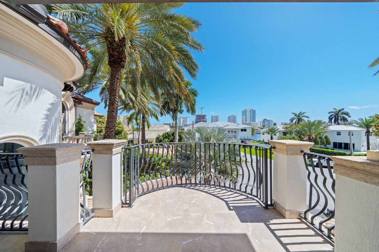 2593 SE 8th St, Pompano Beach, FL 33062