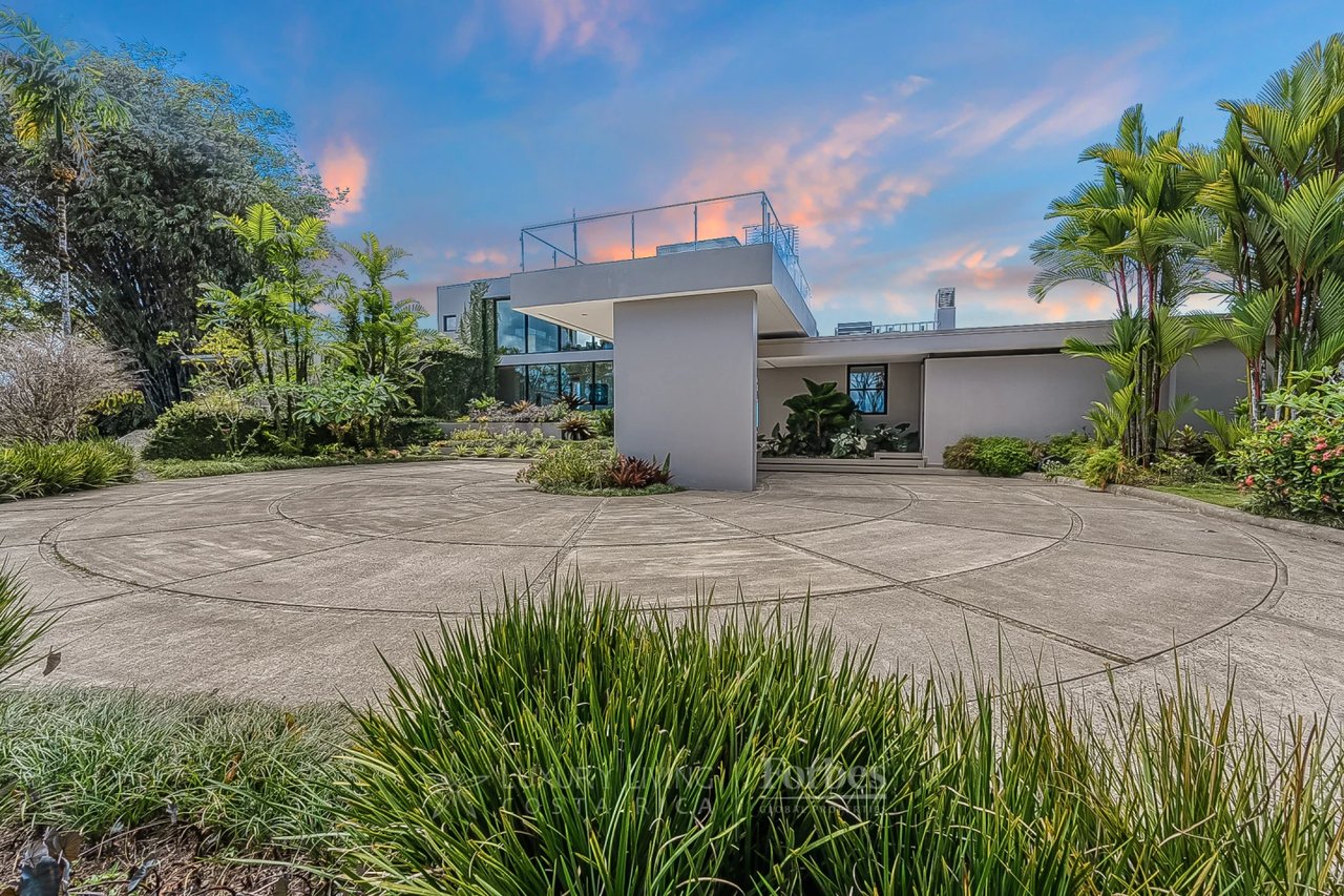 6575 - Dominical Contemporary Mansion