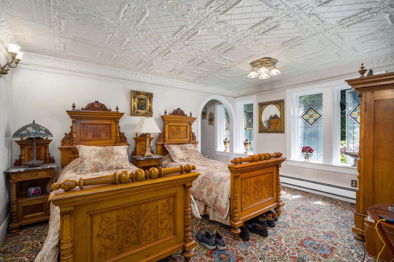 4 Thornewood Lane SW