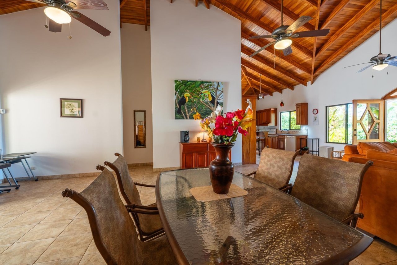 Teak Ceiling Jungle Home, Ojochal, Puntarenas