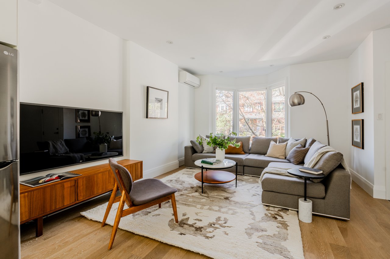 389 Woodbine Ave