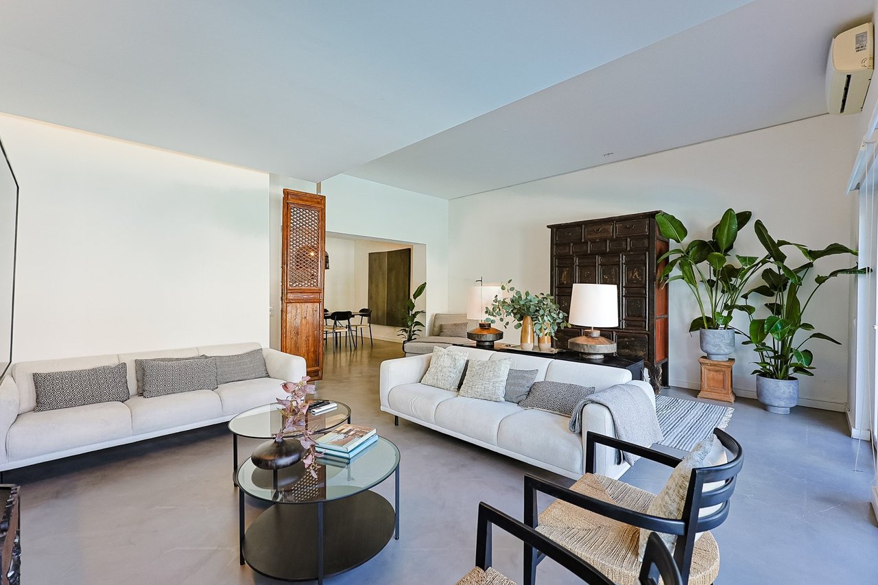 Stylish Renovated 5-Bedroom Villa with Pool in Monte Estoril’s Prestigious Avenida de Portugal