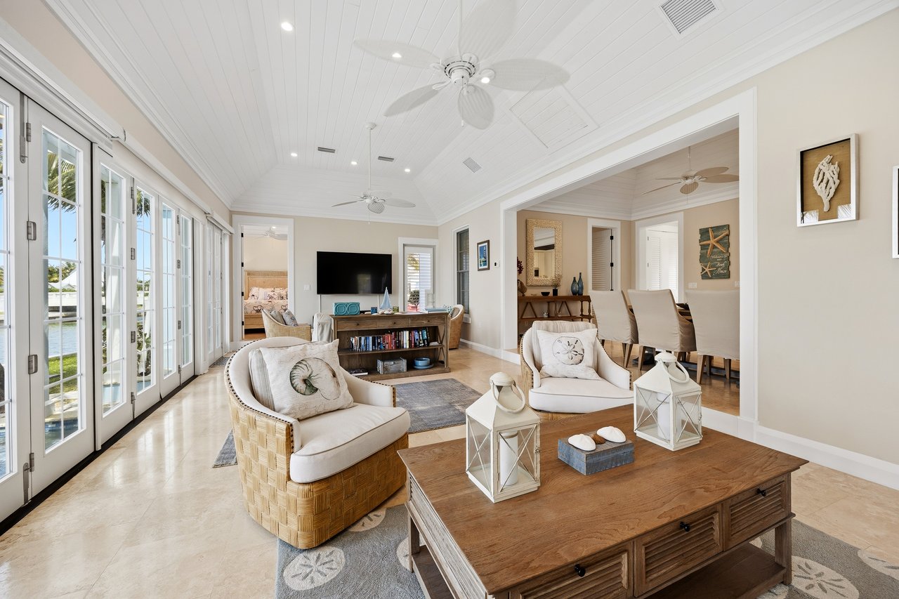 Sand Dollar, Schooner Bay 