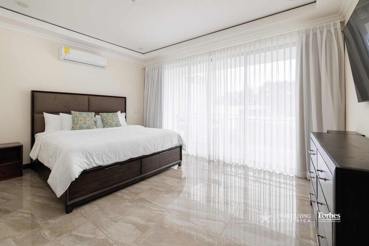 21472 - Fully Furnished Turnkey Luxury Beach Residence, 9 suites, 50 mts from Jaco Beach