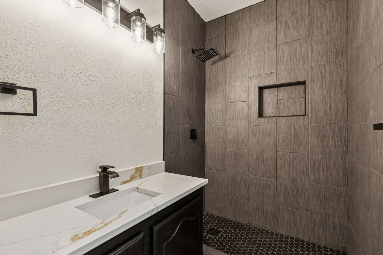 915 Inverness Circle