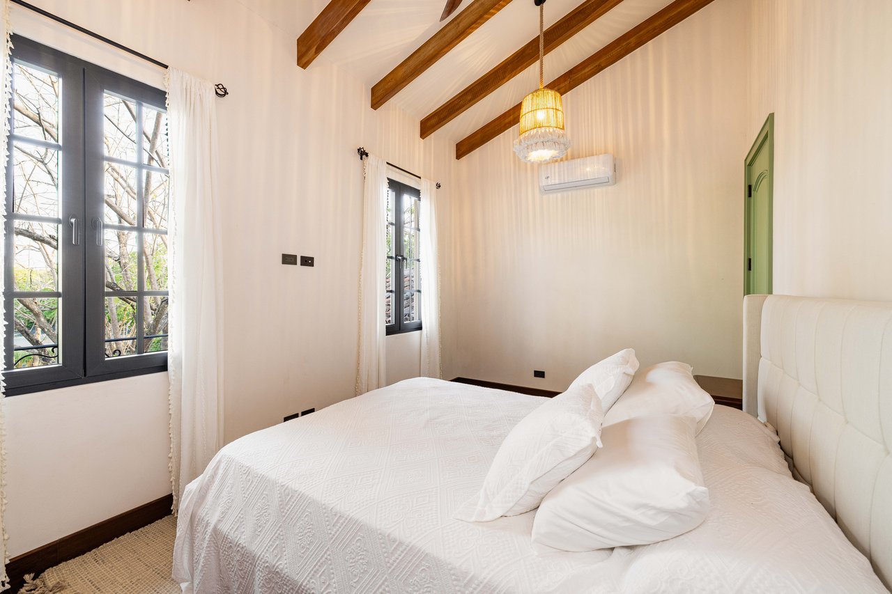 Casa Las Mareas | 4-Bedroom Beachfront Villa with Pool in Las Golondrinas, Hacienda Pinilla