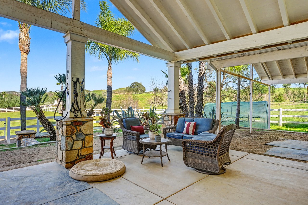 40801 Avenida La Cresta