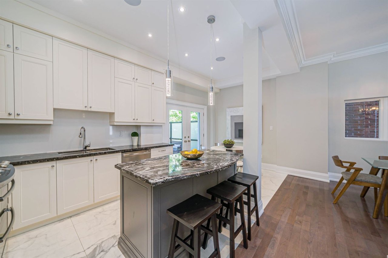 8 Nursewood Rd
