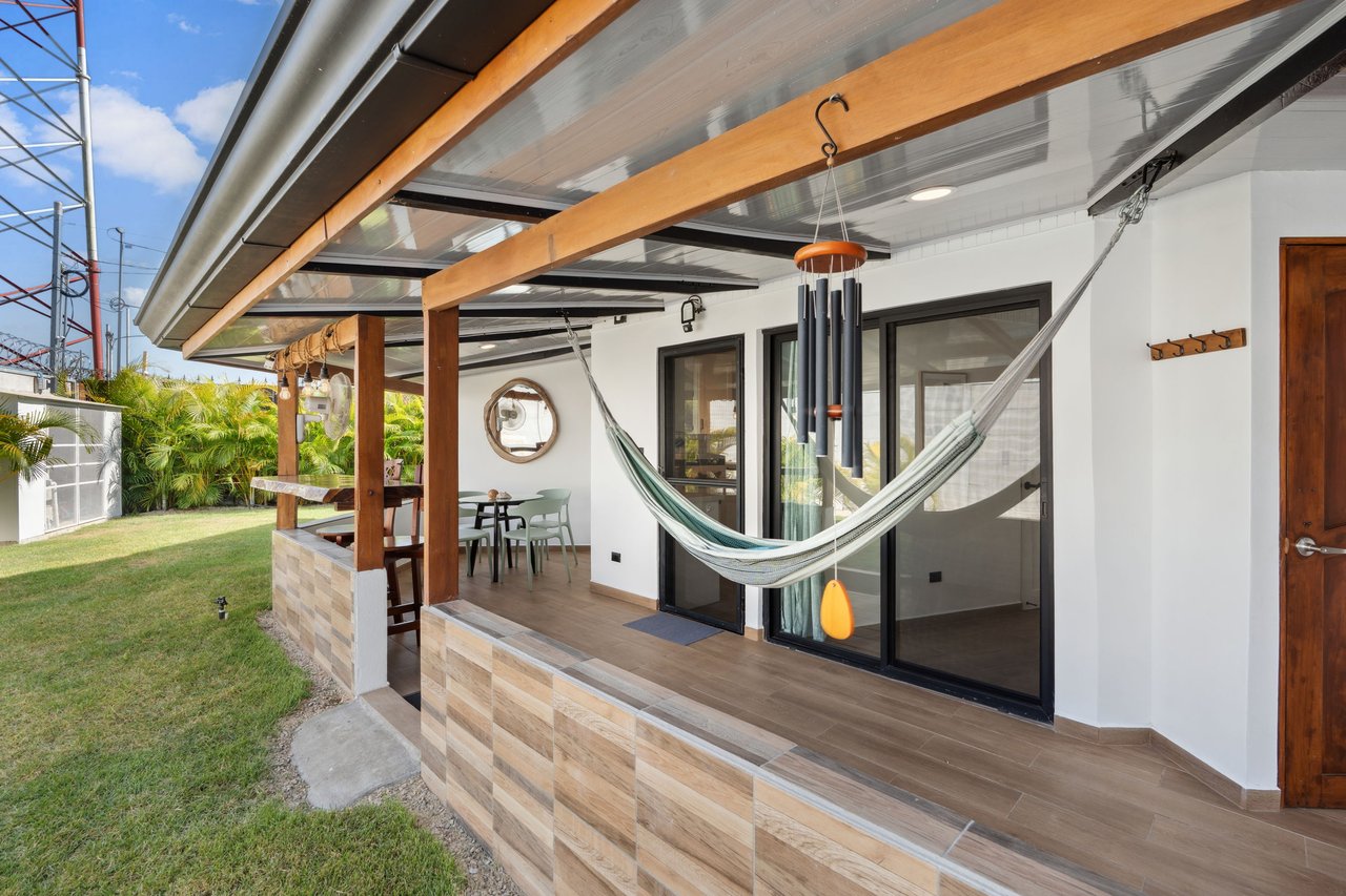 Casa Cozy | The Perfect Blend of Comfort & Convenience, Steps to the Beach!