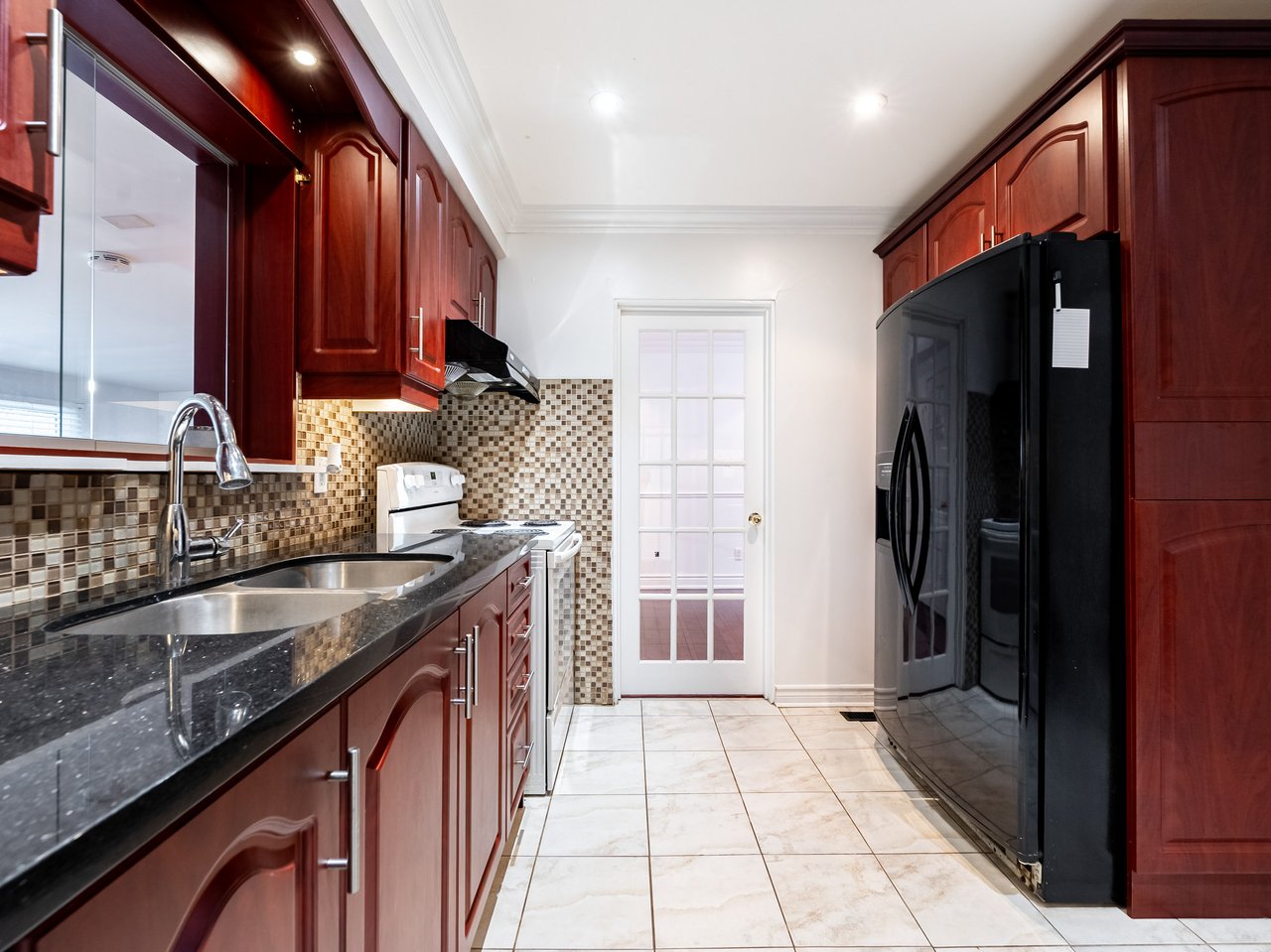 28 Lakeland Crescent