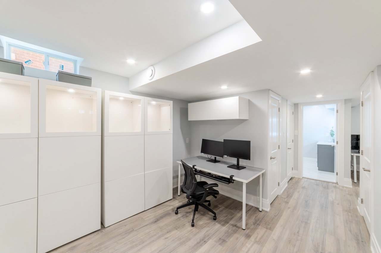 6837 Lisgar Drive