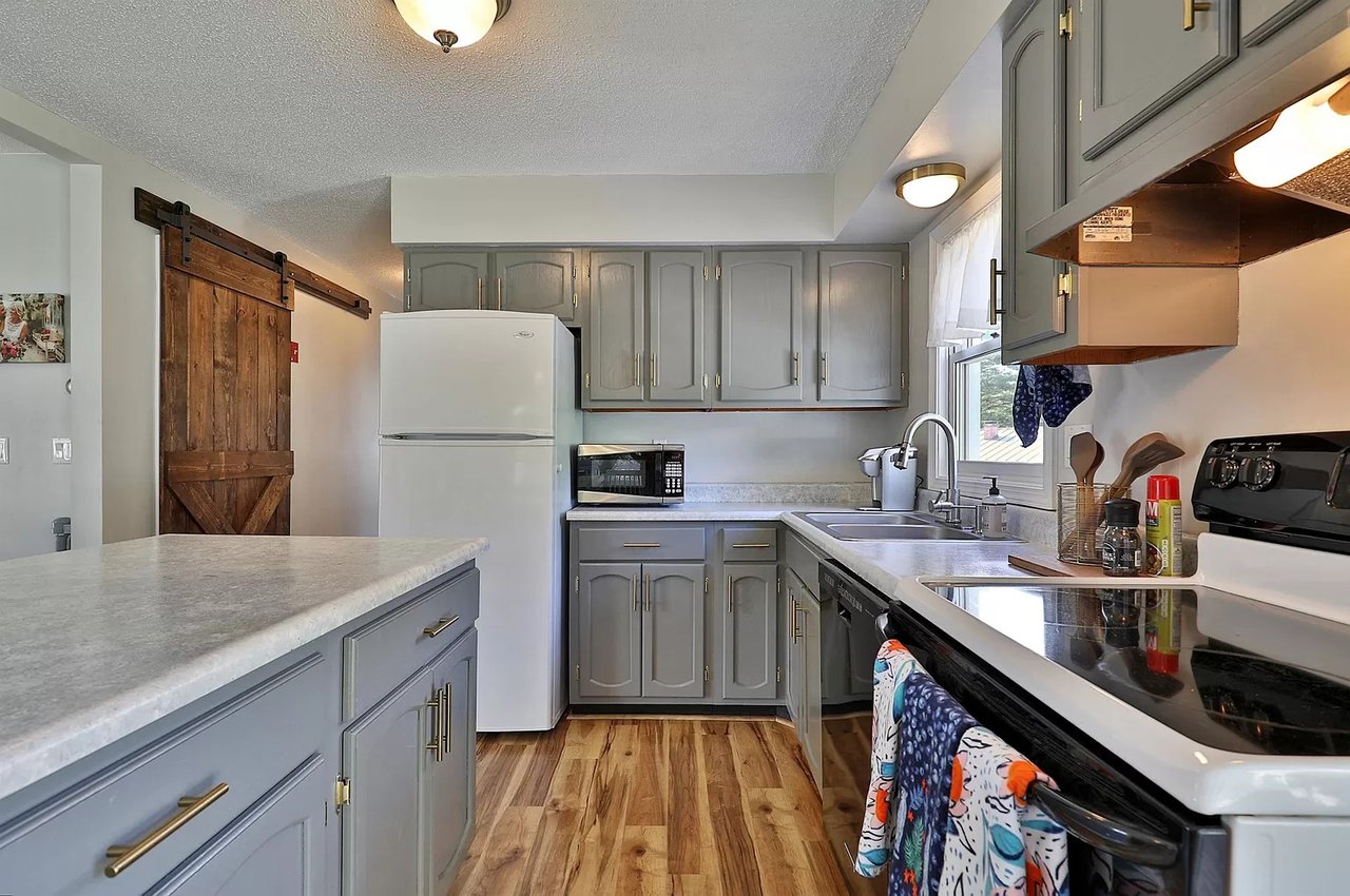 Adorable Split-Level Ludlow Ranch